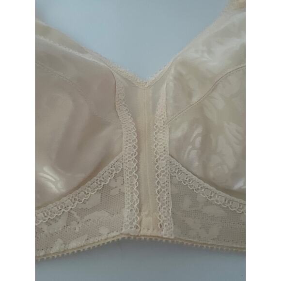 New Beige Wireless Bra Padded shoulders and adjustable straps, support. Size 44B - Picture 10 of 13